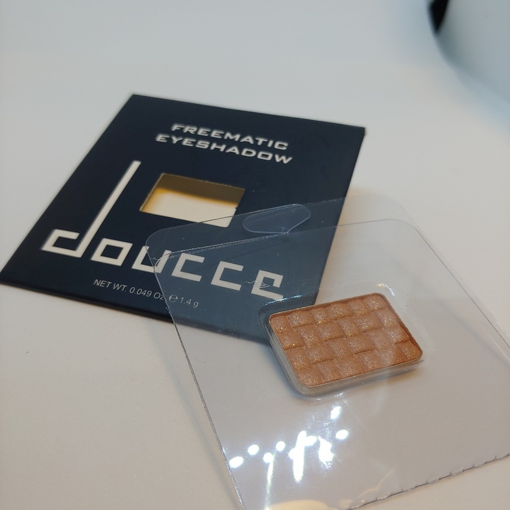 Doucce Freematic Eyeshadow Refill in 54 Veronica